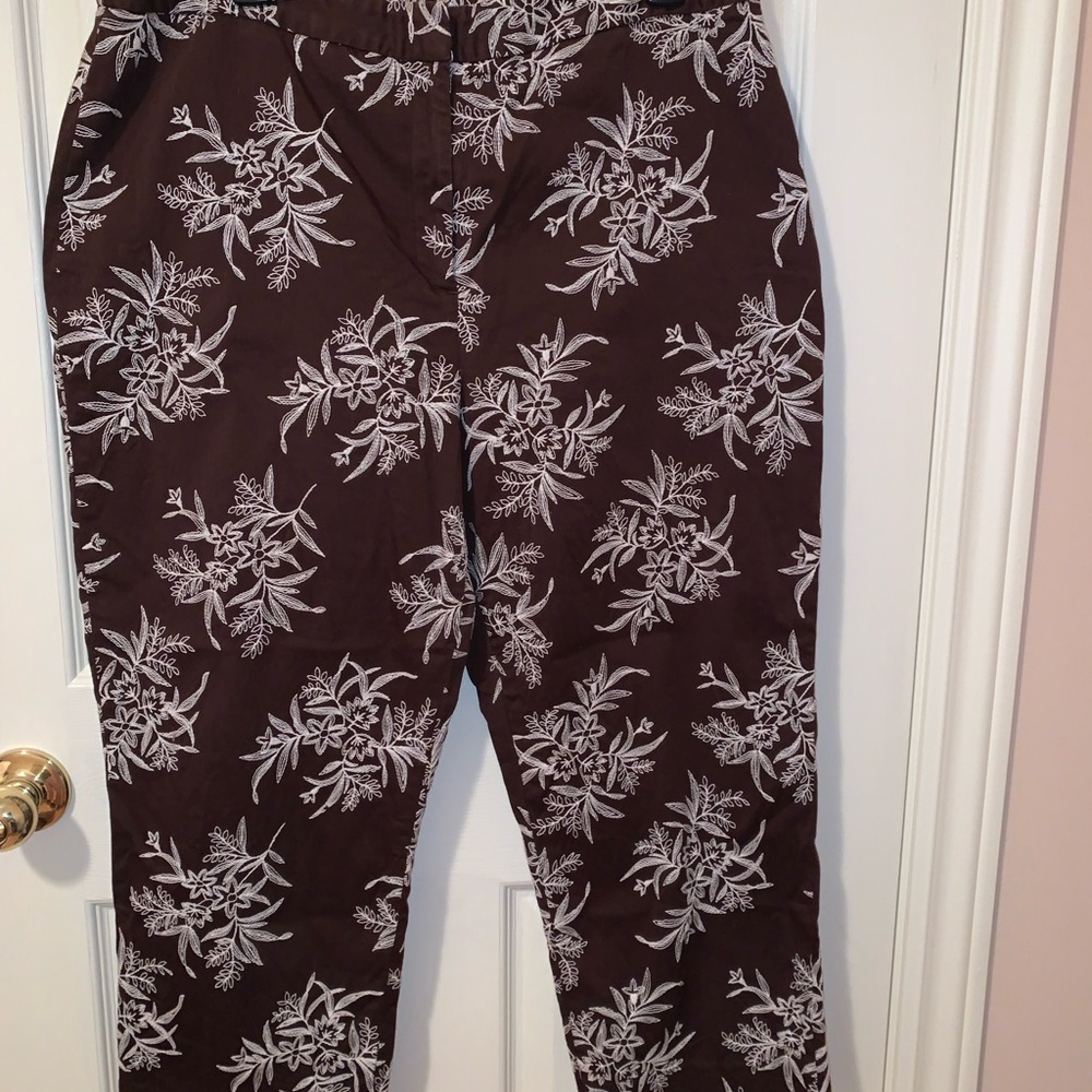 Jones New York Floral Brown and White cotton capris